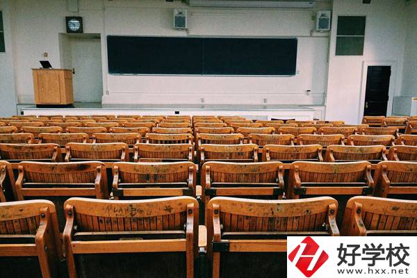 湖南醫(yī)藥中專學(xué)校主要專業(yè)有哪些？就業(yè)優(yōu)勢有哪些？