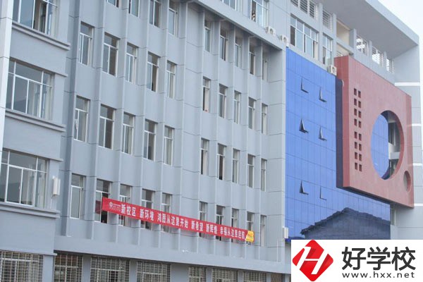 張家界有沒有招往屆生、插班生、轉(zhuǎn)學生的職校？