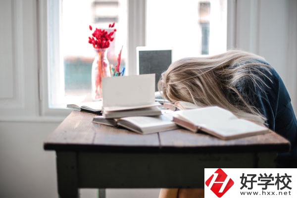 湖南省耒陽師范學(xué)校宿舍有沒有空調(diào)？寢室壞境怎么樣？