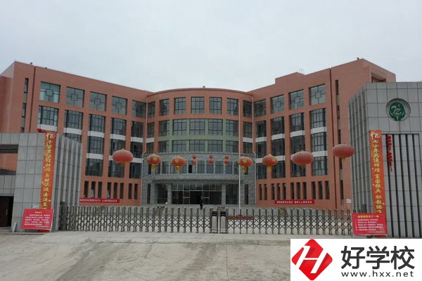 花垣縣職業(yè)高級(jí)中學(xué)辦學(xué)條件好不好？有哪些特色？