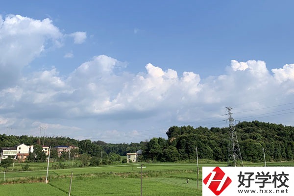 婁底市工貿(mào)職業(yè)中專學校有哪些專業(yè)？就業(yè)前景怎么樣？