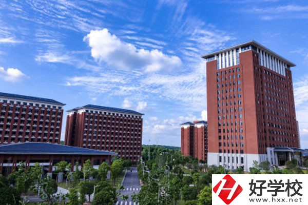 湖南可以學(xué)舞蹈類專業(yè)的職校有哪些？學(xué)費(fèi)貴不貴？