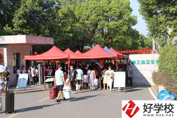 湖南有什么重點(diǎn)的衛(wèi)校？辦學(xué)條件怎么樣？
