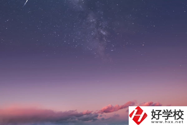湖南經(jīng)貿(mào)職業(yè)中專學(xué)校有哪些特色專業(yè)？