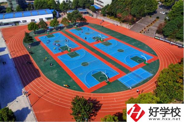 湘西吉首市的中專學(xué)校怎么樣？一年學(xué)費(fèi)多少？