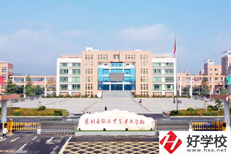 在慈利縣職業(yè)中等專業(yè)學校學導游專業(yè)怎么樣？