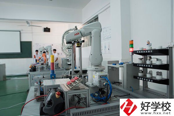 寧遠縣職業(yè)中專學校開設了哪些專業(yè)，有哪些辦學特色？