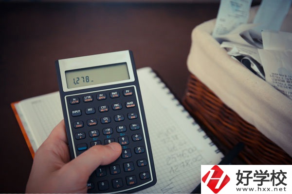 想在長沙學會計專業(yè)，哪些中專學校好?