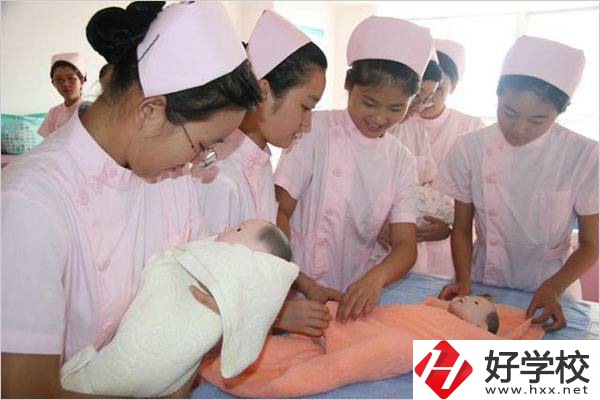 湖南衛(wèi)校最熱門(mén)的專(zhuān)業(yè)是哪個(gè)？?jī)?yōu)缺點(diǎn)是什么？