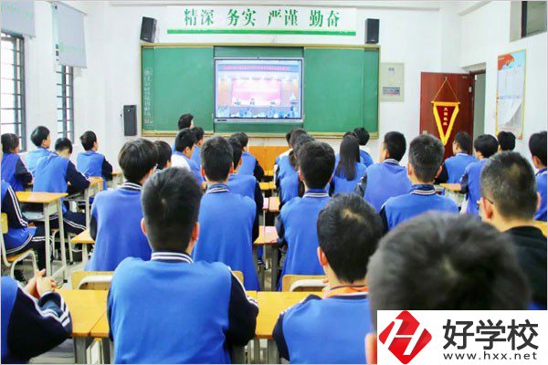 長(zhǎng)沙華中涉外職業(yè)高中的商務(wù)日語(yǔ)專業(yè)怎么樣？學(xué)費(fèi)貴嗎？