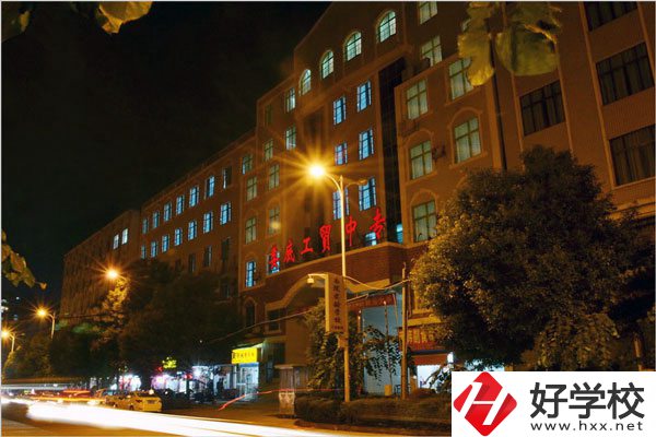 婁底市工貿(mào)職業(yè)中專東門(mén)