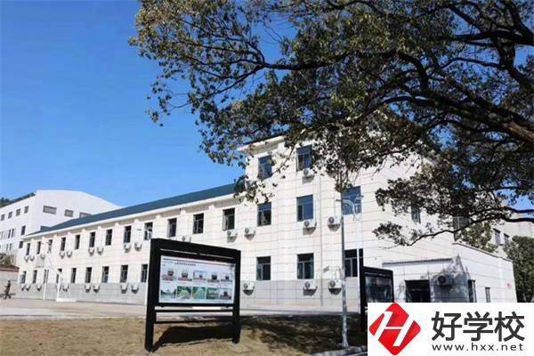 湖南有國家正規(guī)民辦技校嗎？民辦技校真的不值得讀嗎？