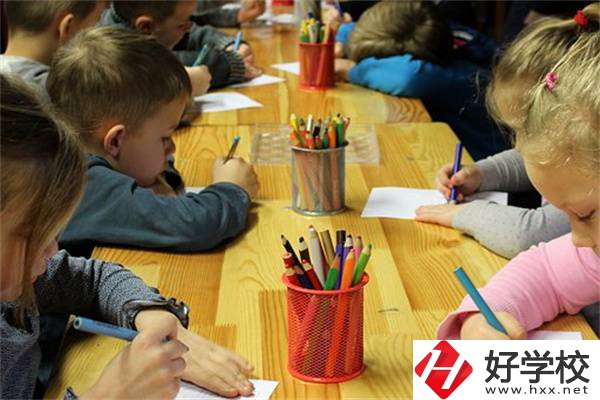 在湖南想當(dāng)老師可以學(xué)哪些專(zhuān)業(yè)？需要考證嗎？