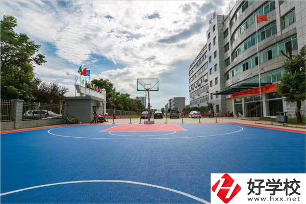 湘潭財(cái)經(jīng)職業(yè)技術(shù)學(xué)校是公辦的嗎？有什么特色？