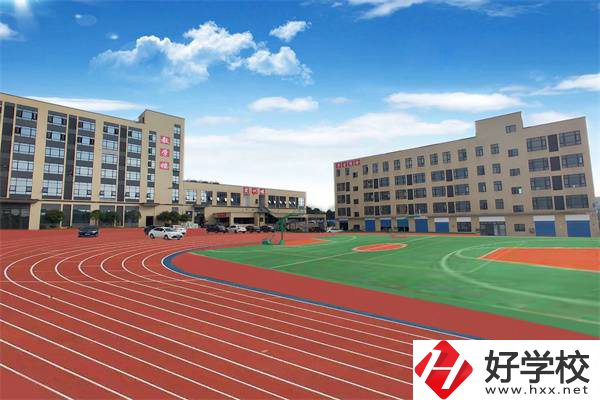 婁底衛(wèi)校招初中生嗎？學費貴嗎？