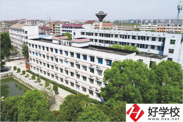 益陽衛(wèi)生職業(yè)技術學校怎么樣？是公辦還是民辦？