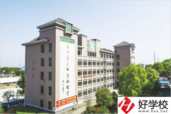 益陽的衛(wèi)校外地人可以上嗎？學費要多少？