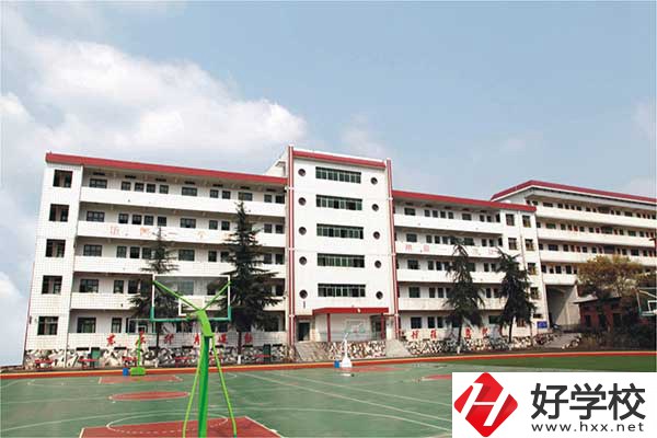 益陽的技工學(xué)校什么時(shí)候可以報(bào)名？入學(xué)需要注意什么？