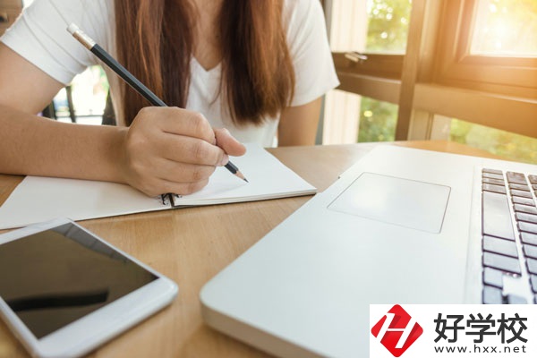 南岳區(qū)職業(yè)中等專業(yè)學校環(huán)境好不好，宿舍怎么樣？