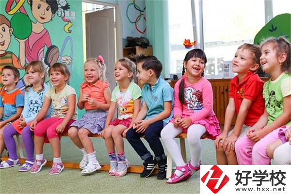 在湖南想當老師可以學哪些專業(yè)？需要考證嗎？