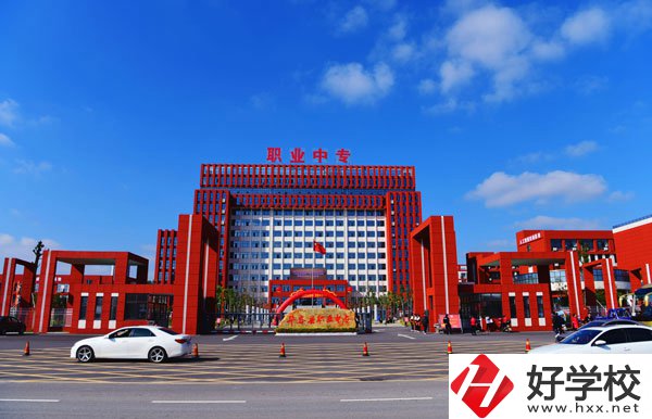 華容縣職業(yè)中專值得報考么？學校環(huán)境怎么樣？