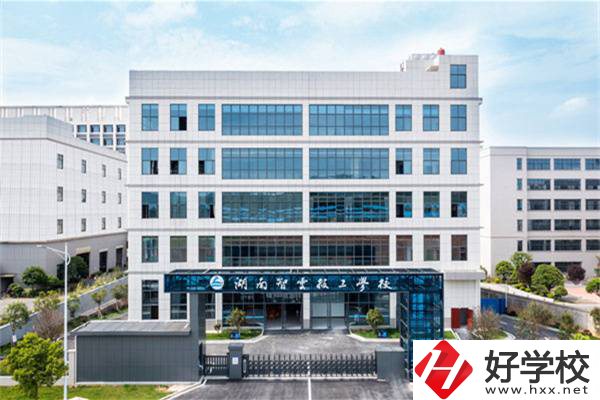 湖南辦學(xué)條件好的民辦技校有哪些？學(xué)費(fèi)多少錢一年？