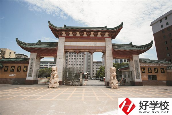 衡陽市信息網(wǎng)絡(luò)工程學(xué)校是公辦還是民辦？學(xué)費(fèi)是多少？