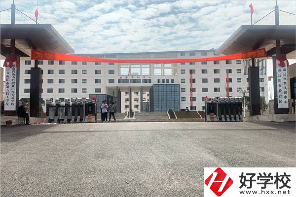 想在衡陽學(xué)計算機(jī)平面設(shè)計專業(yè)，這所學(xué)校你一定要看！