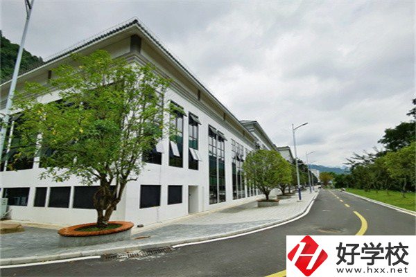 張家界公辦職高有哪幾所？一年學(xué)費(fèi)多少？