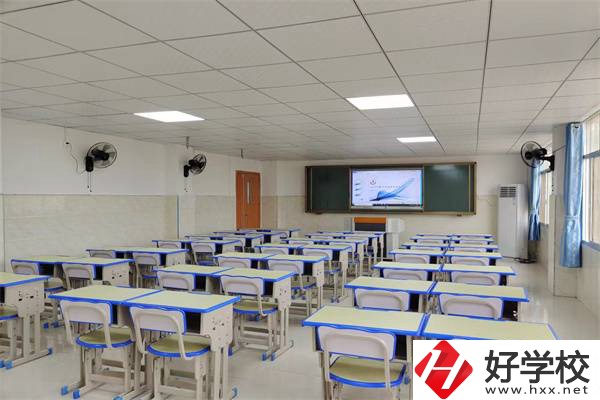 九嶷工業(yè)學校是私立的嗎？學費要多少一年？