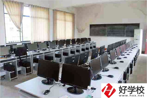 永州市第二技工學(xué)校是公辦還是民辦？辦學(xué)條件怎么樣？