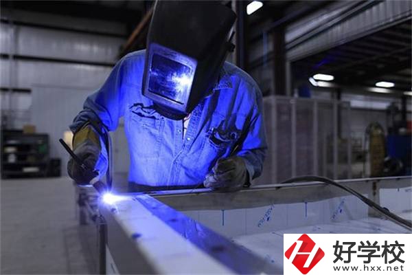 郴州有學(xué)電焊專業(yè)的學(xué)校嗎？就業(yè)薪資高嗎？