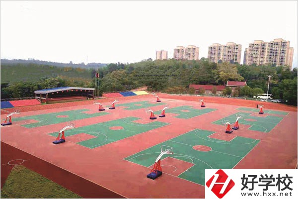 邵陽市機(jī)電職業(yè)技術(shù)學(xué)校運(yùn)動(dòng)場