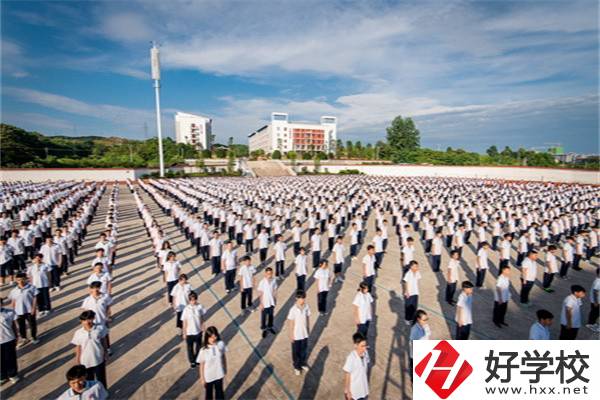 湖南懷化有什么管得嚴(yán)的中職學(xué)校？條件怎么樣？