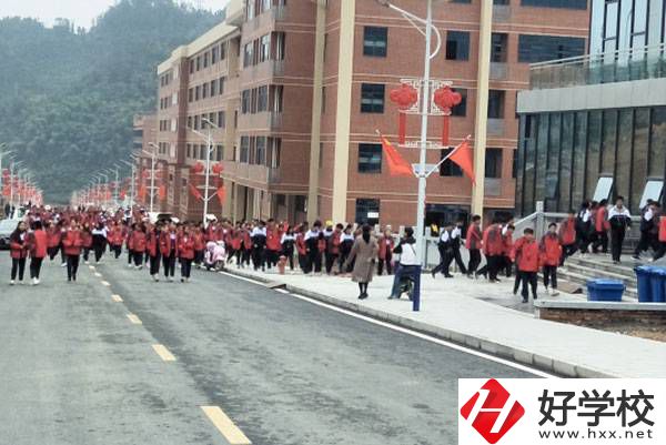 安化縣職業(yè)中專開設(shè)了哪些特色專業(yè)？