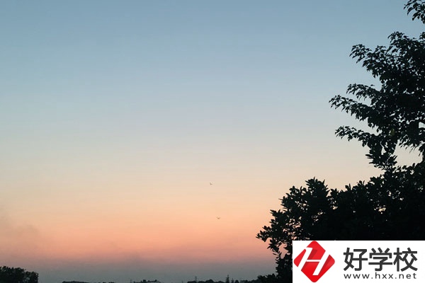 湖南有可以學(xué)口腔醫(yī)學(xué)的中專學(xué)校嗎？要求有哪些？