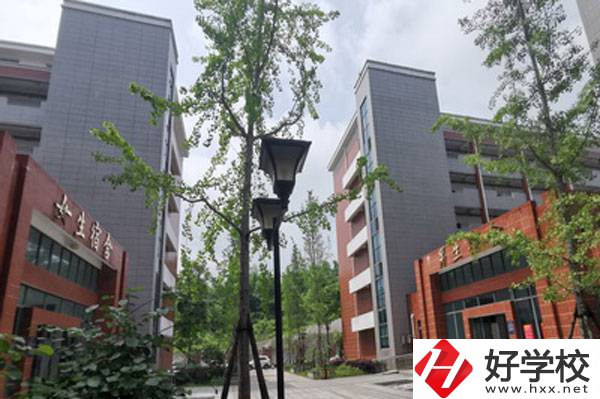 長沙縣職業(yè)中專學(xué)校開設(shè)了哪些熱門專業(yè)？