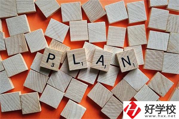 家長(zhǎng)在湖南選中職時(shí)要看哪幾點(diǎn)？有什么學(xué)校推薦？