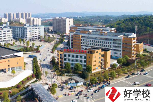 長沙汽車工業(yè)學(xué)校收費(fèi)水平怎樣，如何收取費(fèi)用？