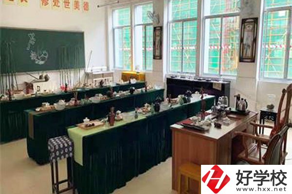 張家界旅游學(xué)校怎么樣？招生要求是什么？