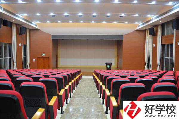 常德女子外語學校有哪些專業(yè)，就業(yè)前景如何？