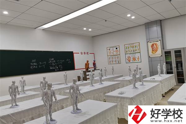 婁底衛(wèi)校招初中生嗎？學費貴嗎？