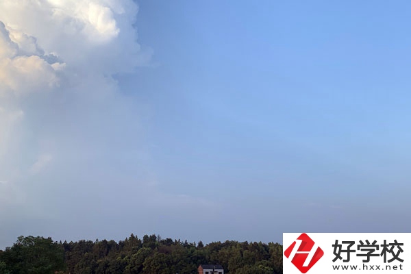 醴陵陶瓷煙花職業(yè)技術(shù)學(xué)校怎么樣？特色專業(yè)是什么？