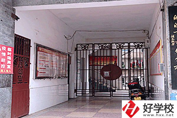 漣源市藝術(shù)學(xué)校是公辦還是民辦？學(xué)費(fèi)貴不貴？