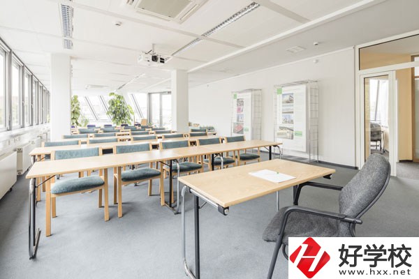 湖南耒陽師范有什么專業(yè)？學(xué)費貴不貴？