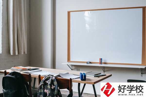 湖南省耒陽師范學(xué)校宿舍有沒有空調(diào)？寢室壞境怎么樣？