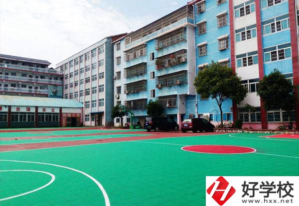 岳陽市中山財經(jīng)職業(yè)學校的辦學條件怎么樣？