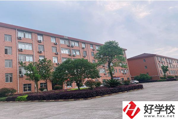 湖南華航鐵路科技技工學校有什么優(yōu)勢？值得報考嗎？