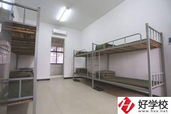 長沙湘都中等職業(yè)學校宿舍環(huán)境以及食堂環(huán)境怎么樣？