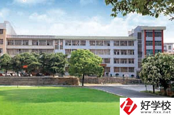 武岡市技工學(xué)校學(xué)費多少錢？是公辦還是民辦？